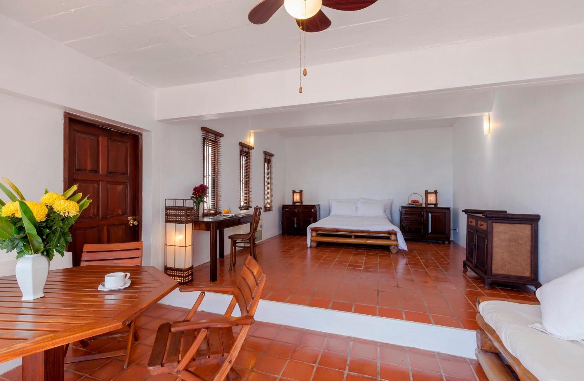 Baan Khunying - Secluded Phuket Beachfront Villa Rawai Exterior foto