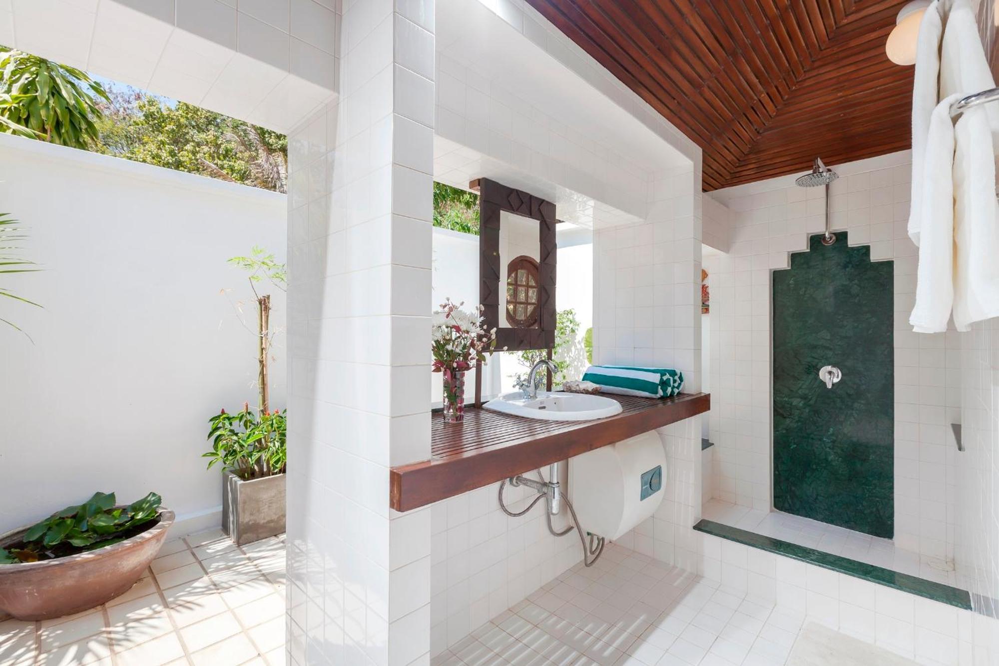 Baan Khunying - Secluded Phuket Beachfront Villa Rawai Exterior foto
