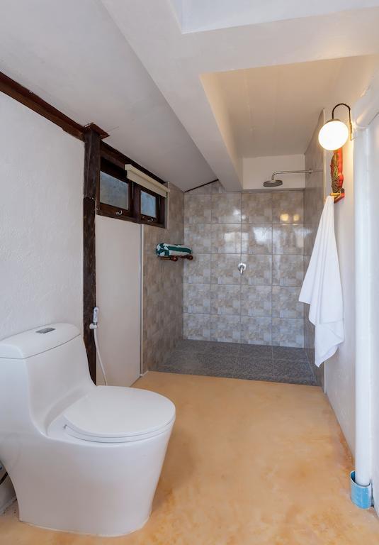 Baan Khunying - Secluded Phuket Beachfront Villa Rawai Quarto foto