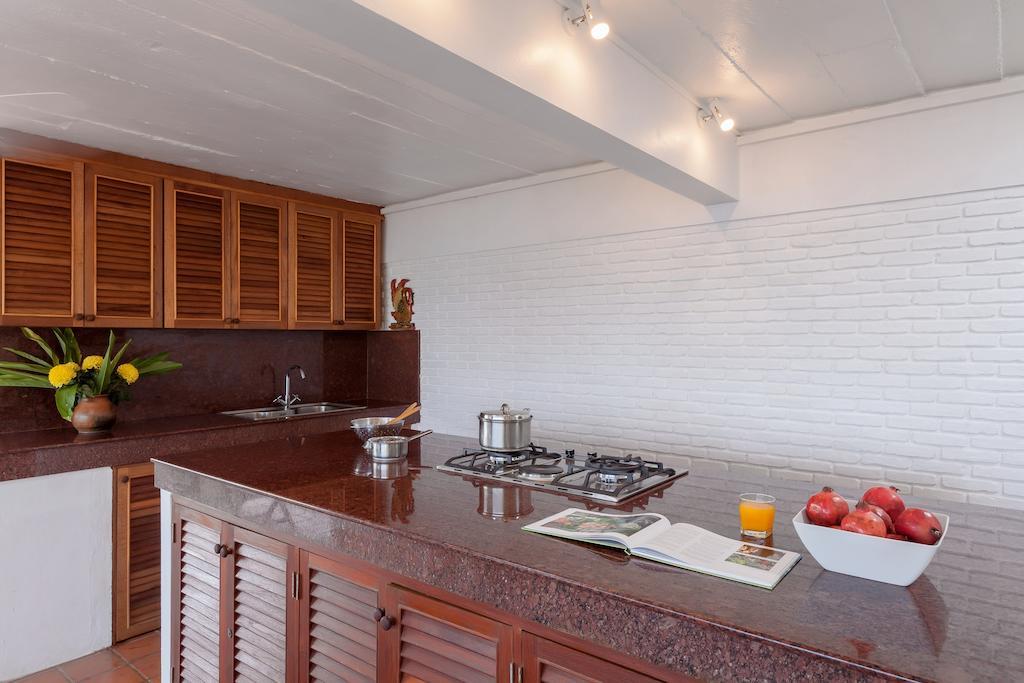 Baan Khunying - Secluded Phuket Beachfront Villa Rawai Quarto foto