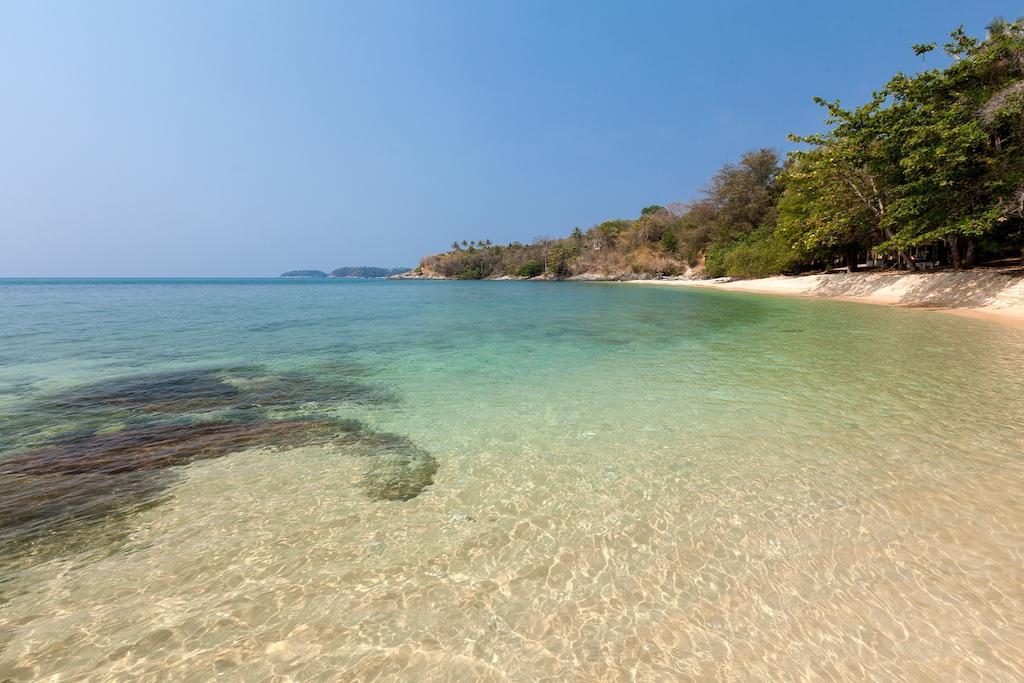 Baan Khunying - Secluded Phuket Beachfront Villa Rawai Quarto foto