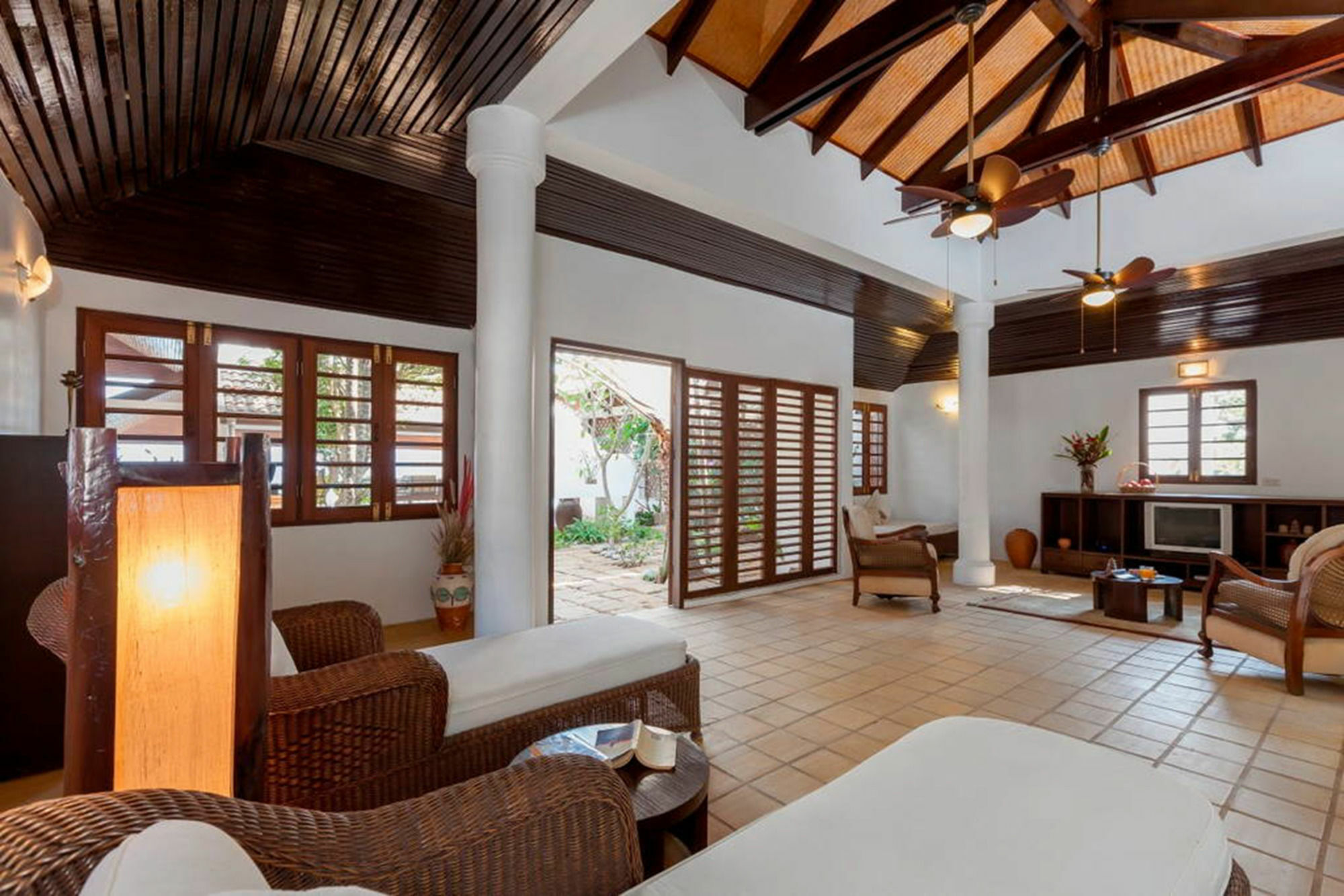 Baan Khunying - Secluded Phuket Beachfront Villa Rawai Exterior foto