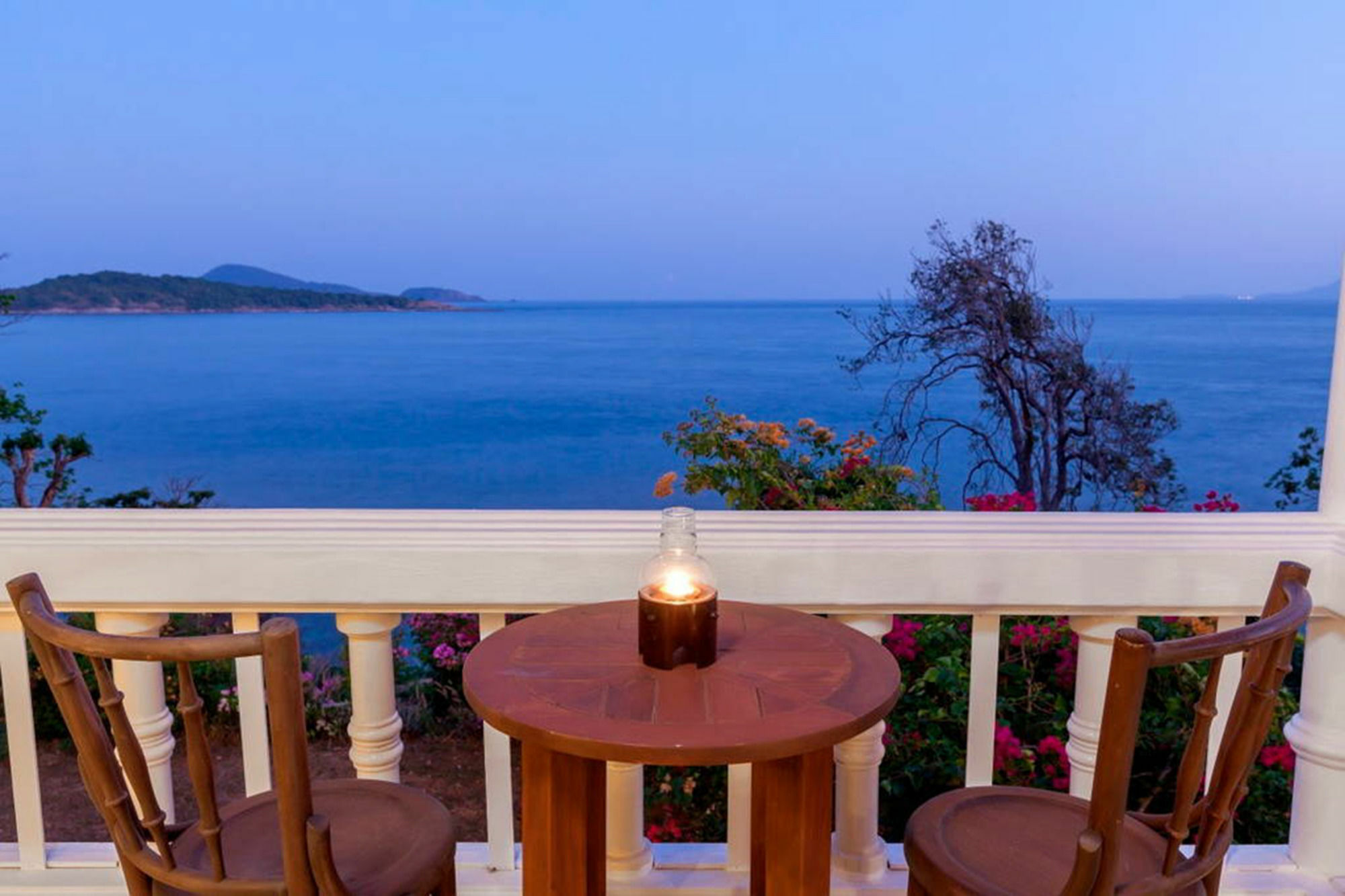 Baan Khunying - Secluded Phuket Beachfront Villa Rawai Exterior foto