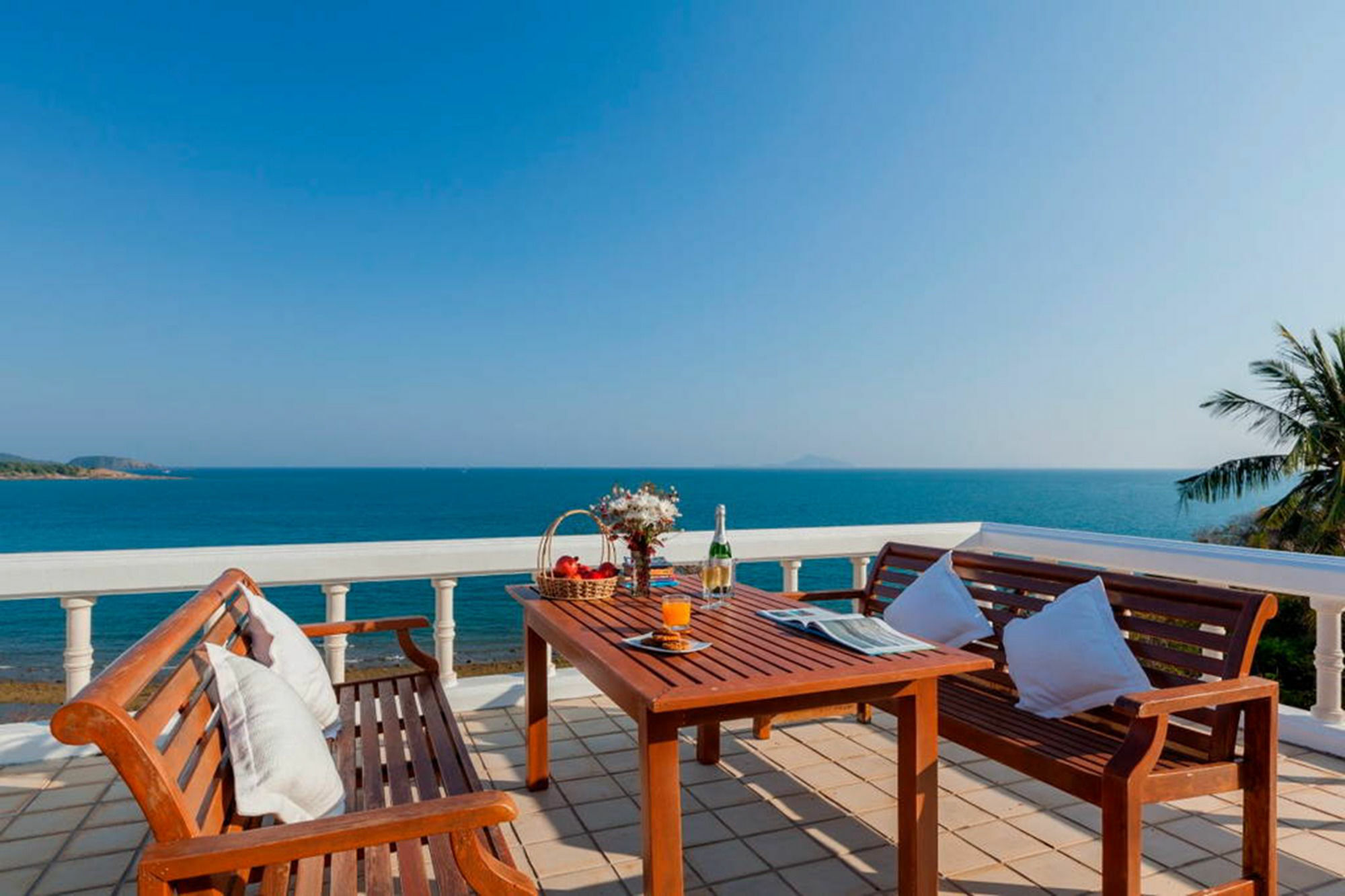 Baan Khunying - Secluded Phuket Beachfront Villa Rawai Exterior foto